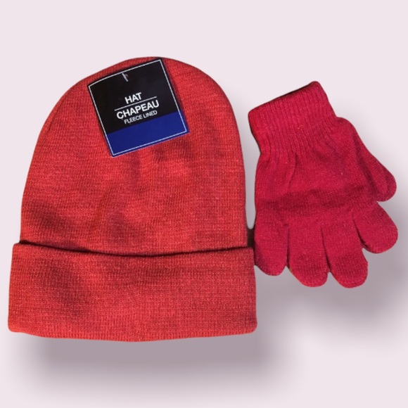 Flannel Lined Red Hat & Gloves Set - Picture 1 of 3